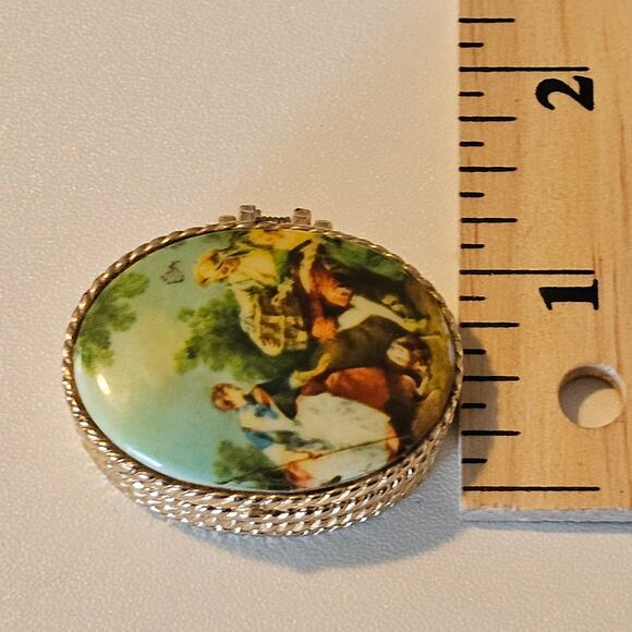 Vintage Pill Case Gold Tone Oval with Country Side Figural Painting - Picture 9 of 9